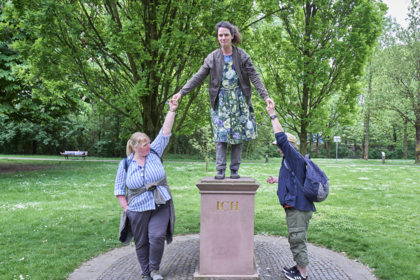 Mai-Pilgertour am Ich-Denkmal