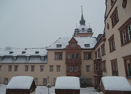 Verschneites Schloss